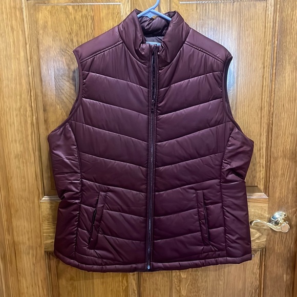 Burgundy puffy vest - Picture 1 of 9